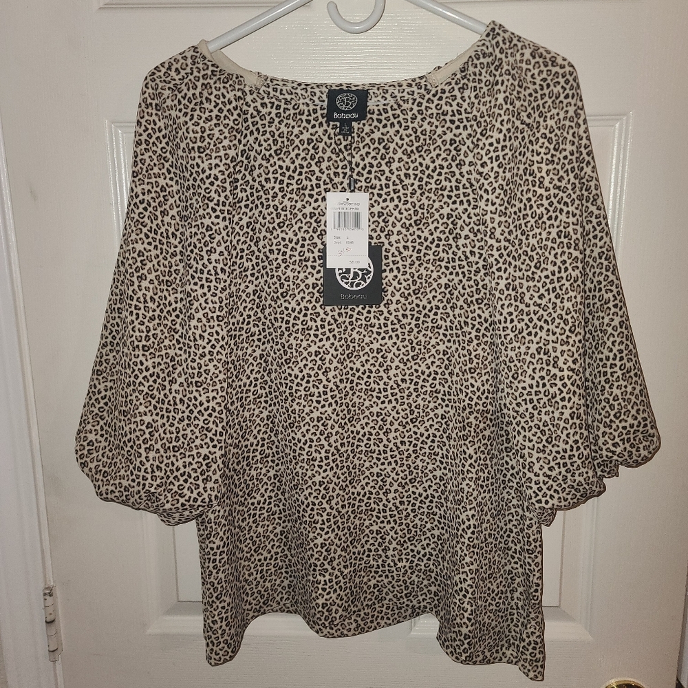 NWT  bobeau Blouse animal print sz L